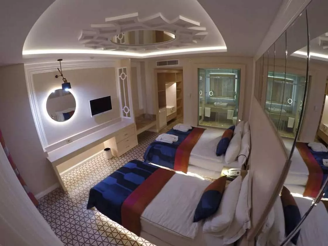 459796GRANADA_SHABAVIZ (2).jpg